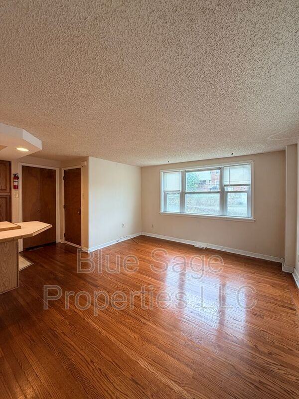 4419 Rosemont Ave #1stFL - Photo 4 of 22