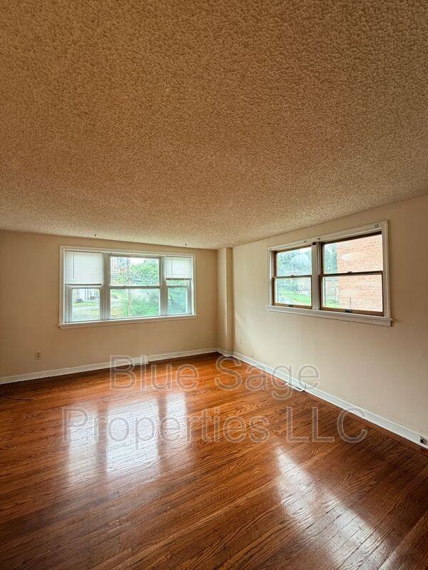 4419 Rosemont Ave #1stFL - Photo 5 of 22