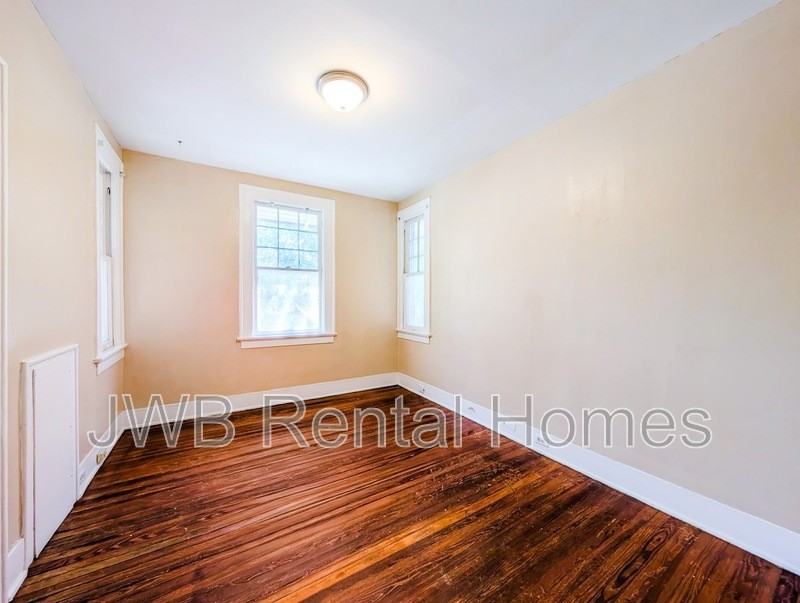 2305 College St - Photo 6 of 12