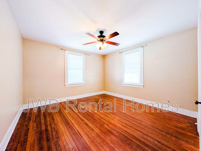 2305 College St - Photo 7 of 12