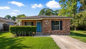featured image of 8410 Maple St