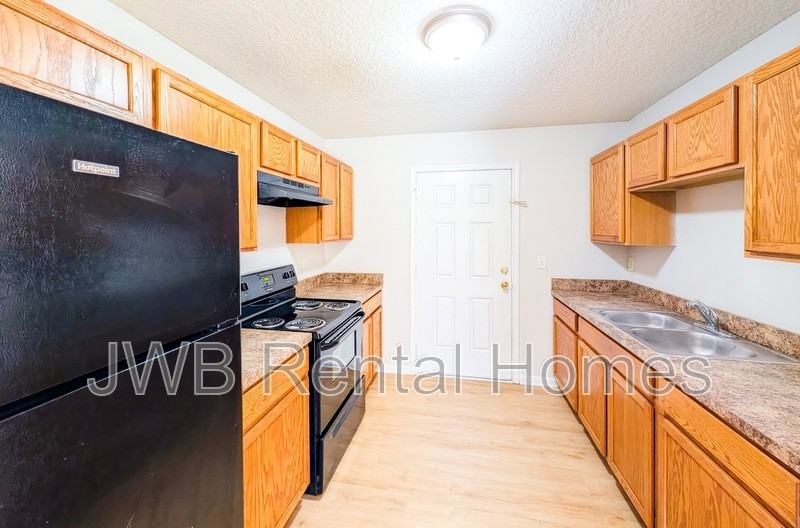 8410 Maple St - Photo 2 of 16