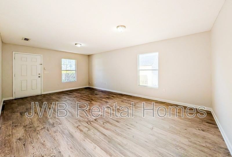 8410 Maple St - Photo 4 of 16
