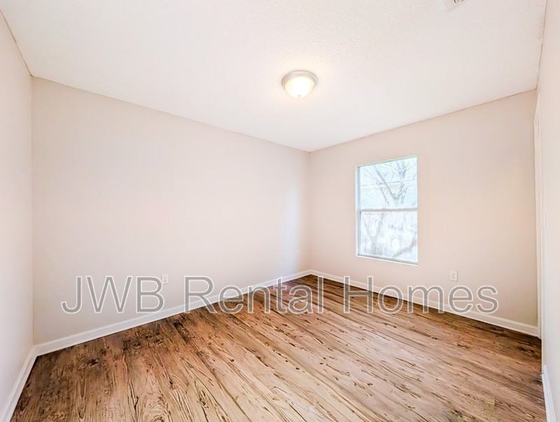 8410 Maple St - Photo 7 of 16