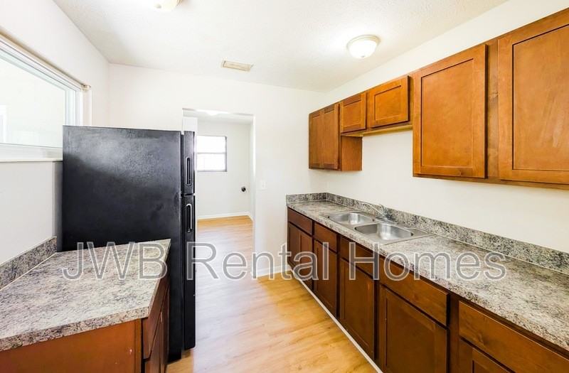 6643 Valiant Dr - Photo 2 of 17