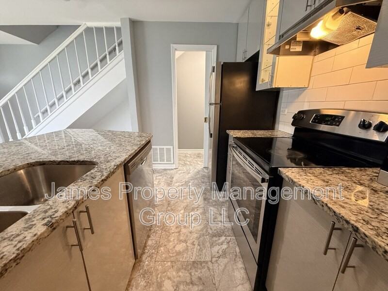 1271 Wyndham Ln - Photo 5 of 9