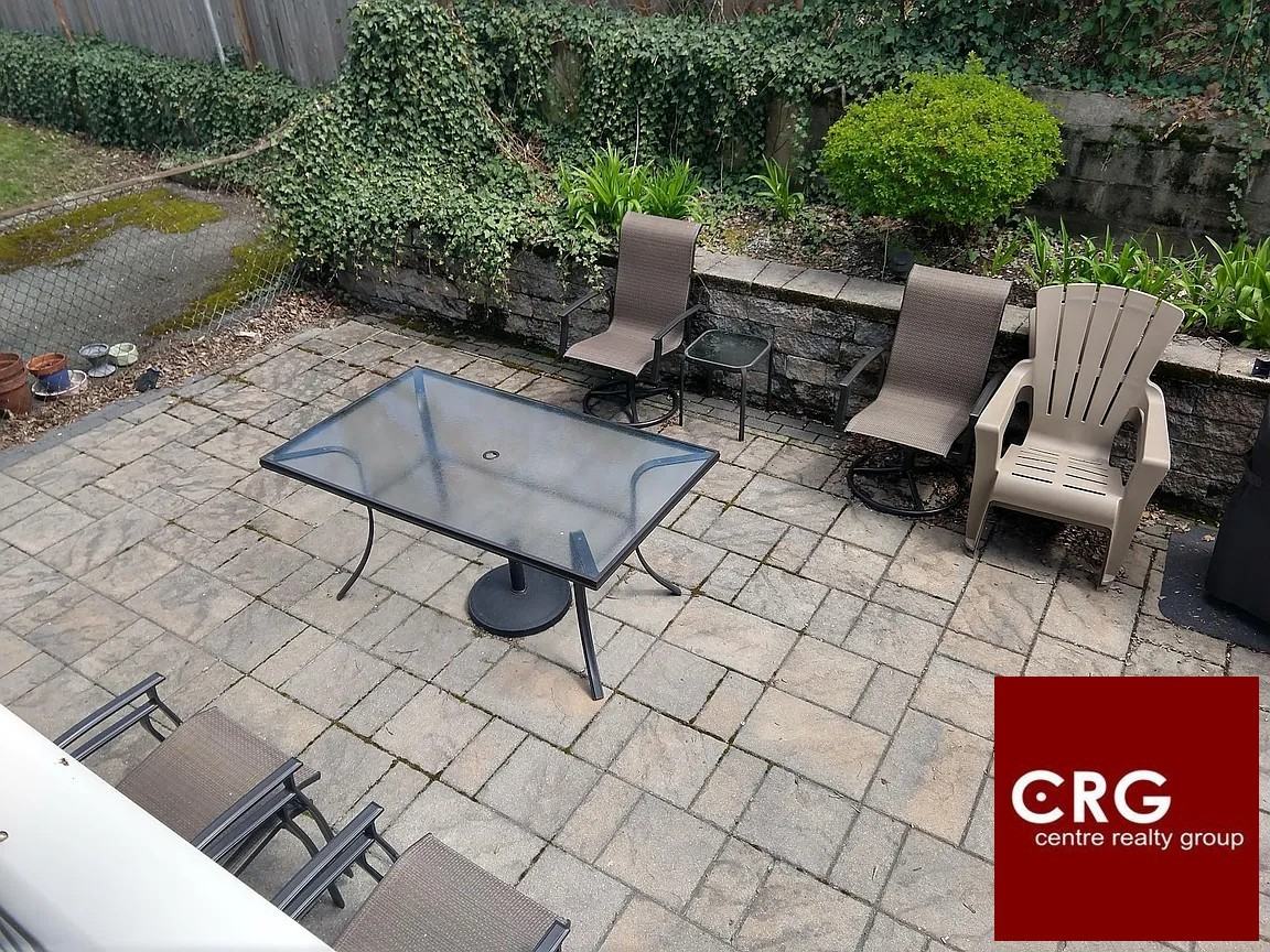 71 Simpson Ave - Photo 4 of 15