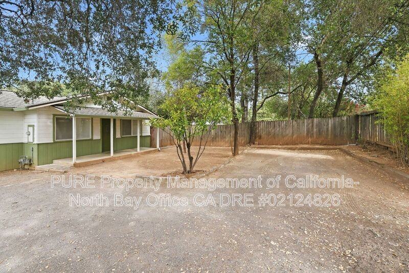 1040 S Cloverdale Blvd - Photo 2 of 22