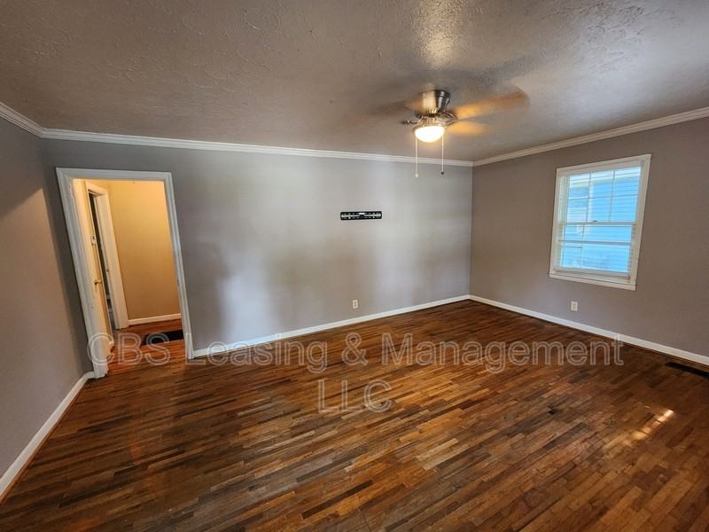 427 Bernard Dr - Photo 3 of 13