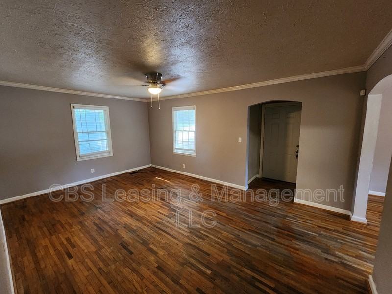 427 Bernard Dr - Photo 4 of 13