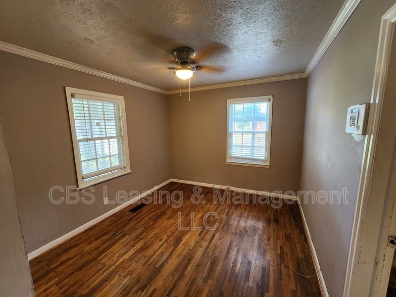 427 Bernard Dr - Photo 5 of 13