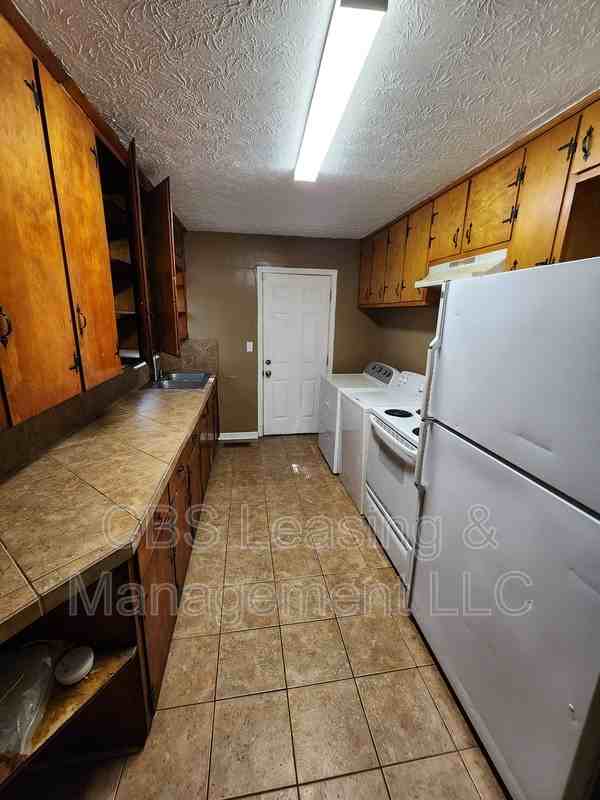 427 Bernard Dr - Photo 7 of 13