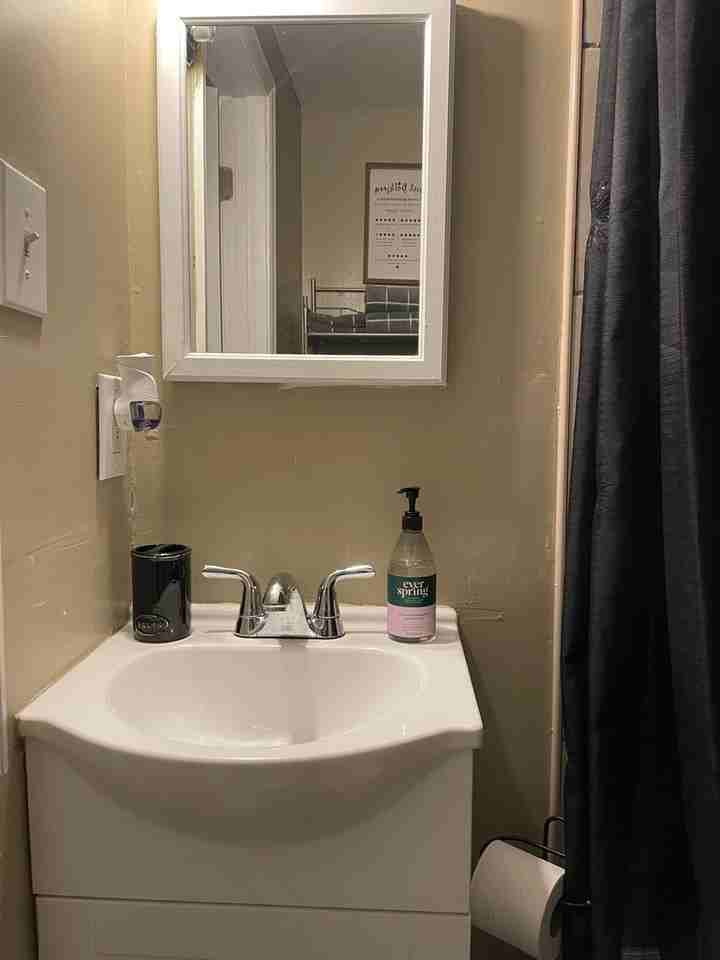 1103 W 7th St - Photo 5 of 40
