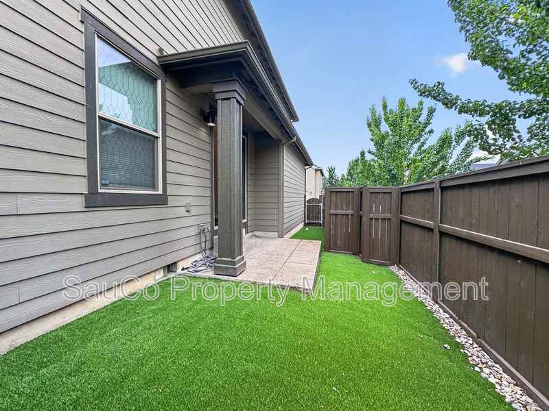 822 Se Bacarra St - Photo 3 of 21