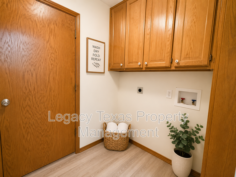 1203 Stonelake Dr - Photo 4 of 17