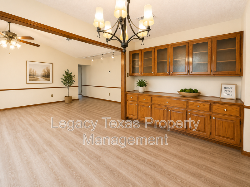 1203 Stonelake Dr - Photo 6 of 17
