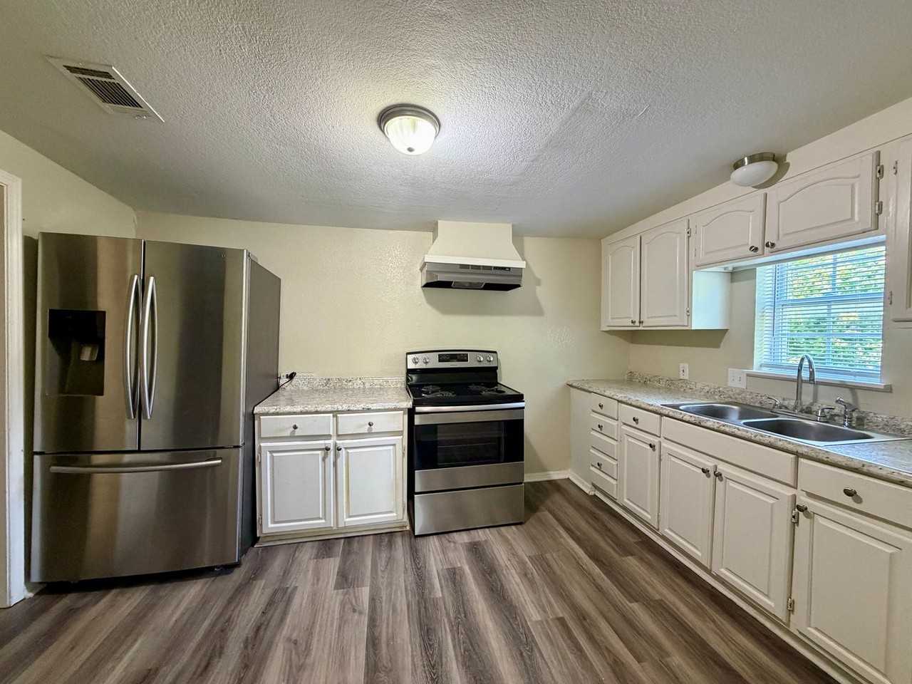 203 W Nolan St - Photo 3 of 9