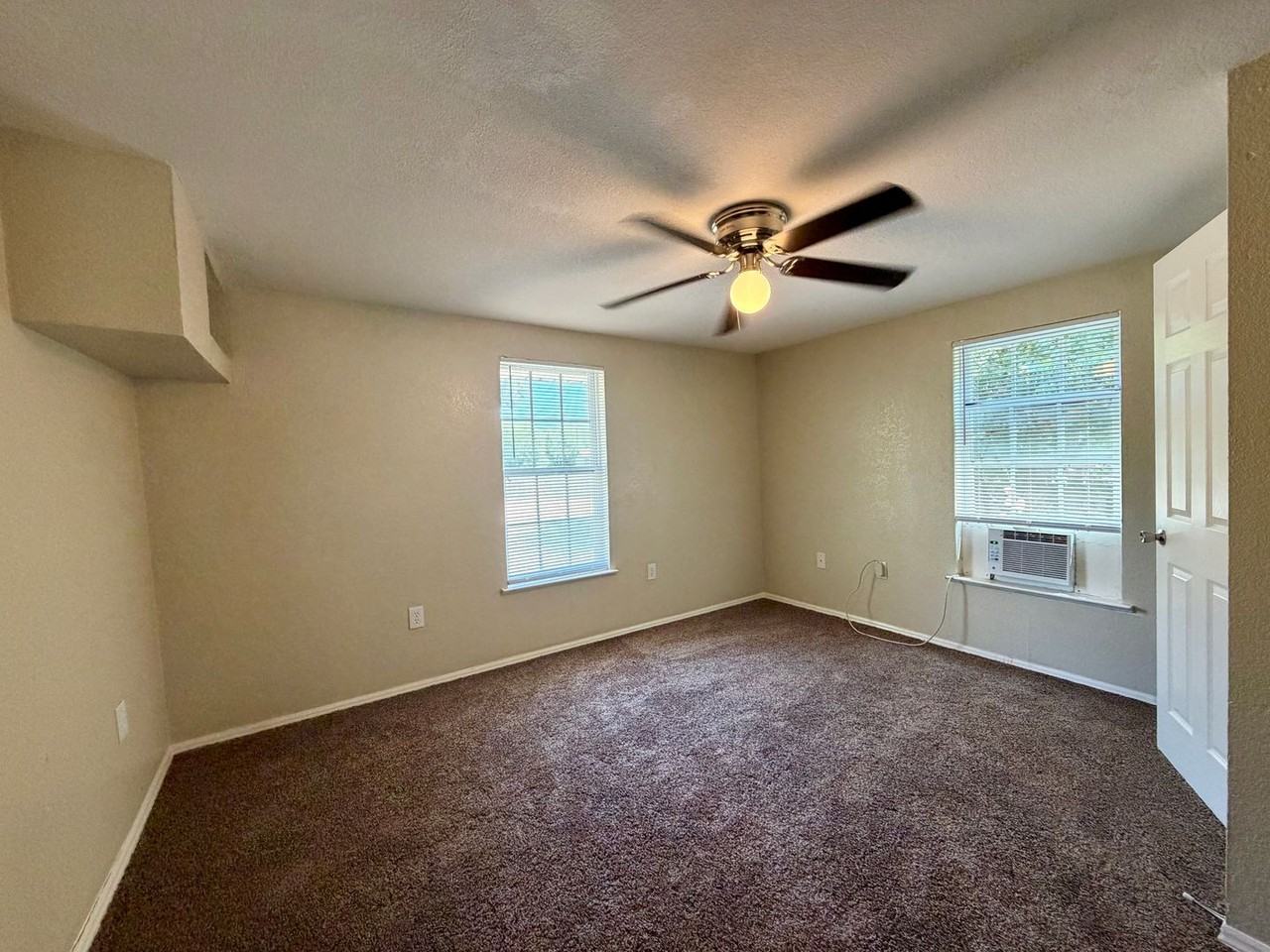 203 W Nolan St - Photo 6 of 9