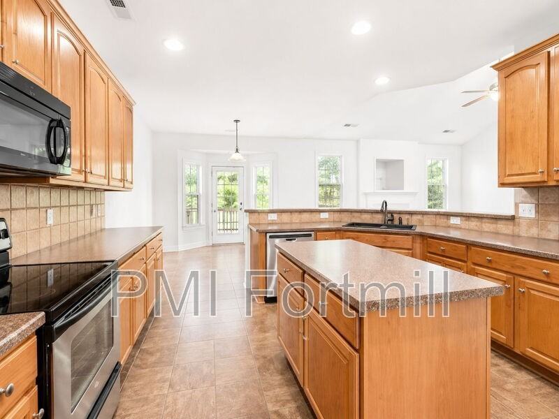 10922 Sedgemoor Ln - Photo 5 of 35