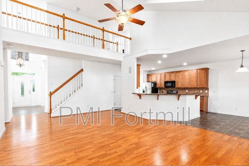 10922 Sedgemoor Ln - Photo 7 of 35