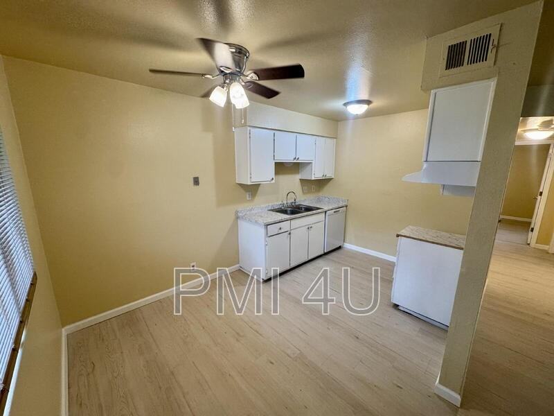 12409 Manitoba Dr Ne #B - Photo 3 of 43