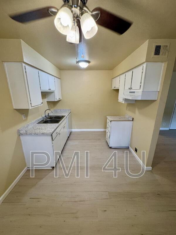 12409 Manitoba Dr Ne #B - Photo 4 of 43