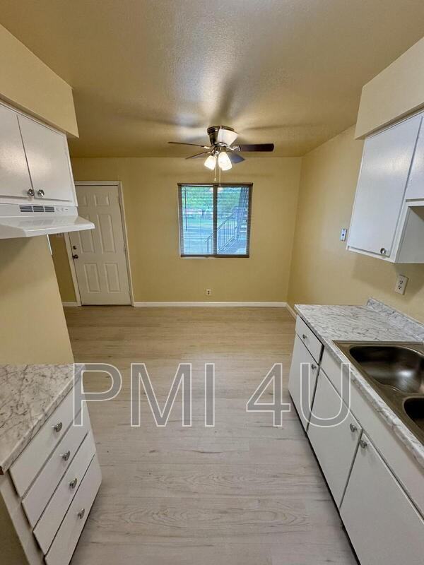 12409 Manitoba Dr Ne #B - Photo 5 of 43