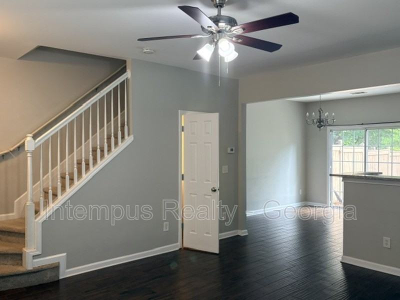 904 Prestwyck Ct - Photo 2 of 18