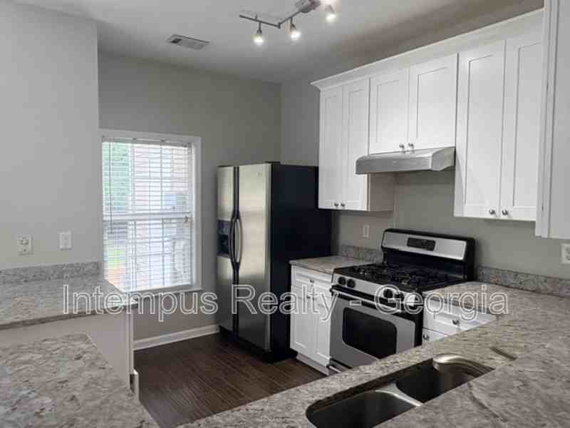 904 Prestwyck Ct - Photo 6 of 18