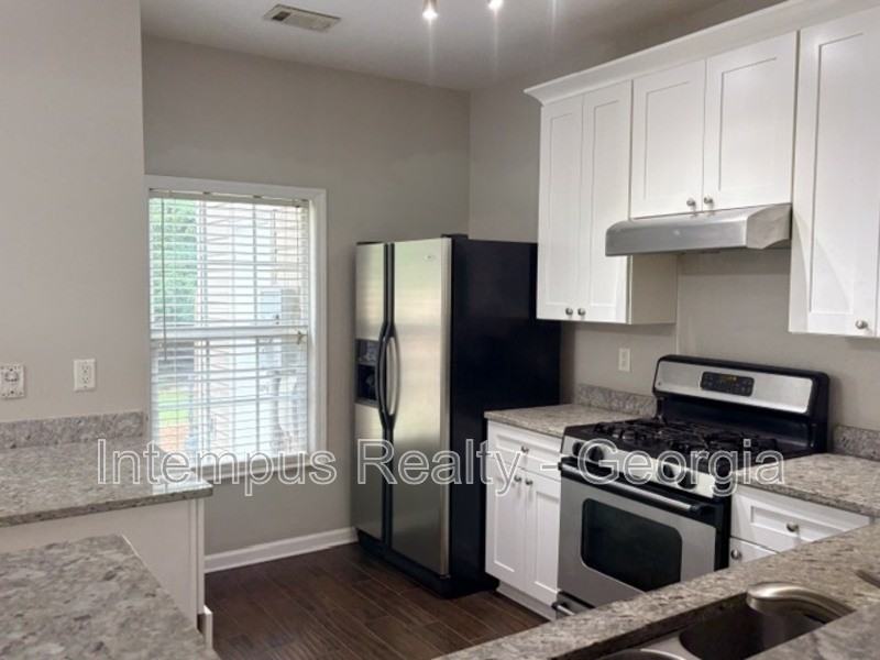 904 Prestwyck Ct - Photo 7 of 18