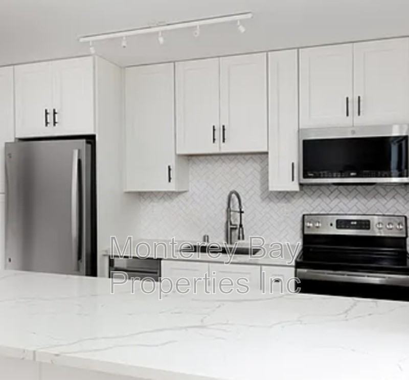 825 Balboa Ave #107 - Photo 5 of 11