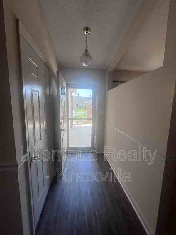 813 Villaview Way - Photo 3 of 26