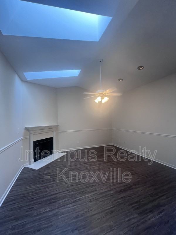813 Villaview Way - Photo 4 of 26
