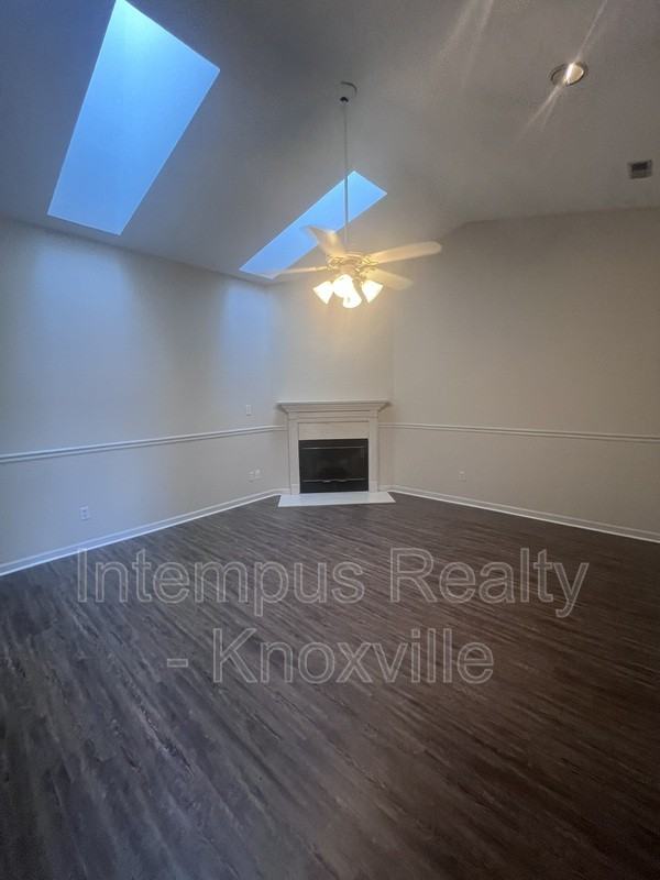 813 Villaview Way - Photo 5 of 26