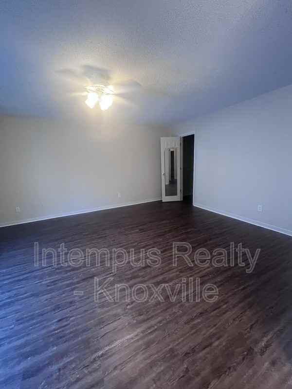 813 Villaview Way - Photo 6 of 26