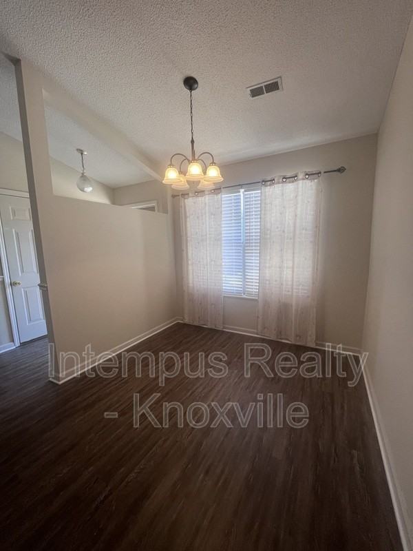 813 Villaview Way - Photo 7 of 26