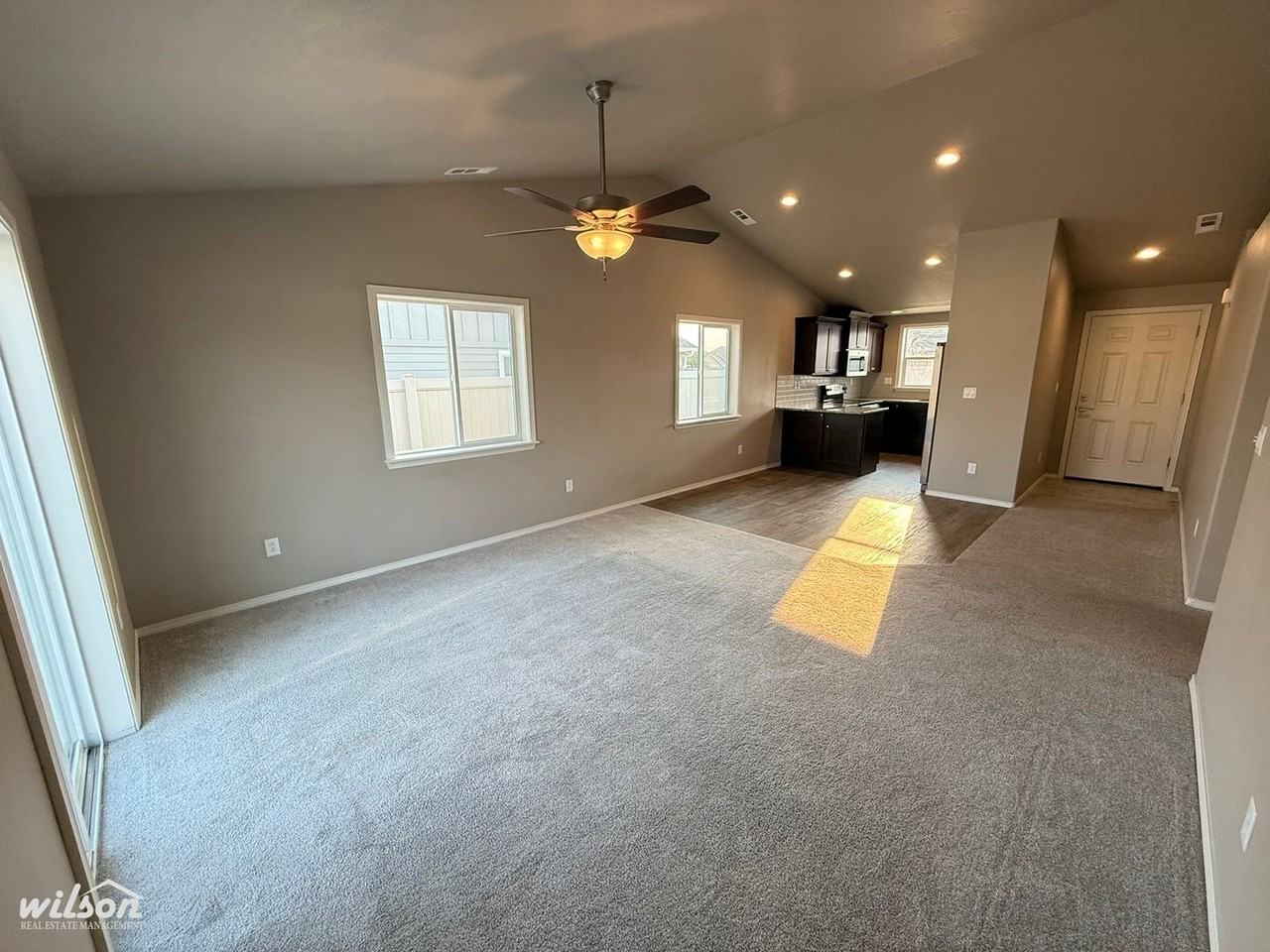 1912 S 62nd Ave - Photo 4 of 15