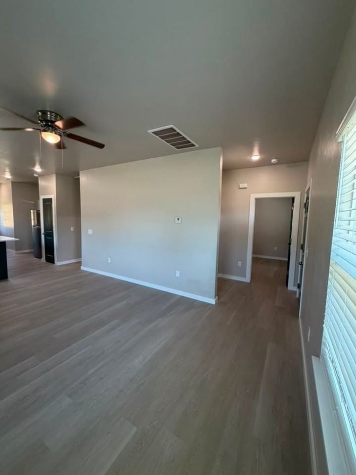 2502 Sw H Ave - Photo 2 of 15