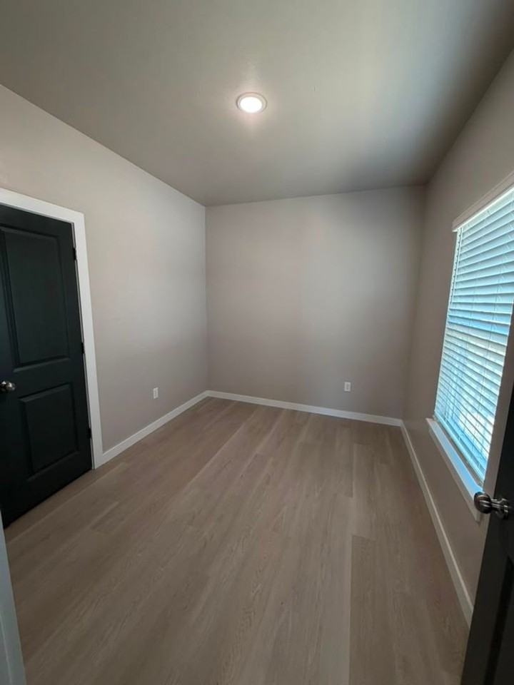 2502 Sw H Ave - Photo 3 of 15