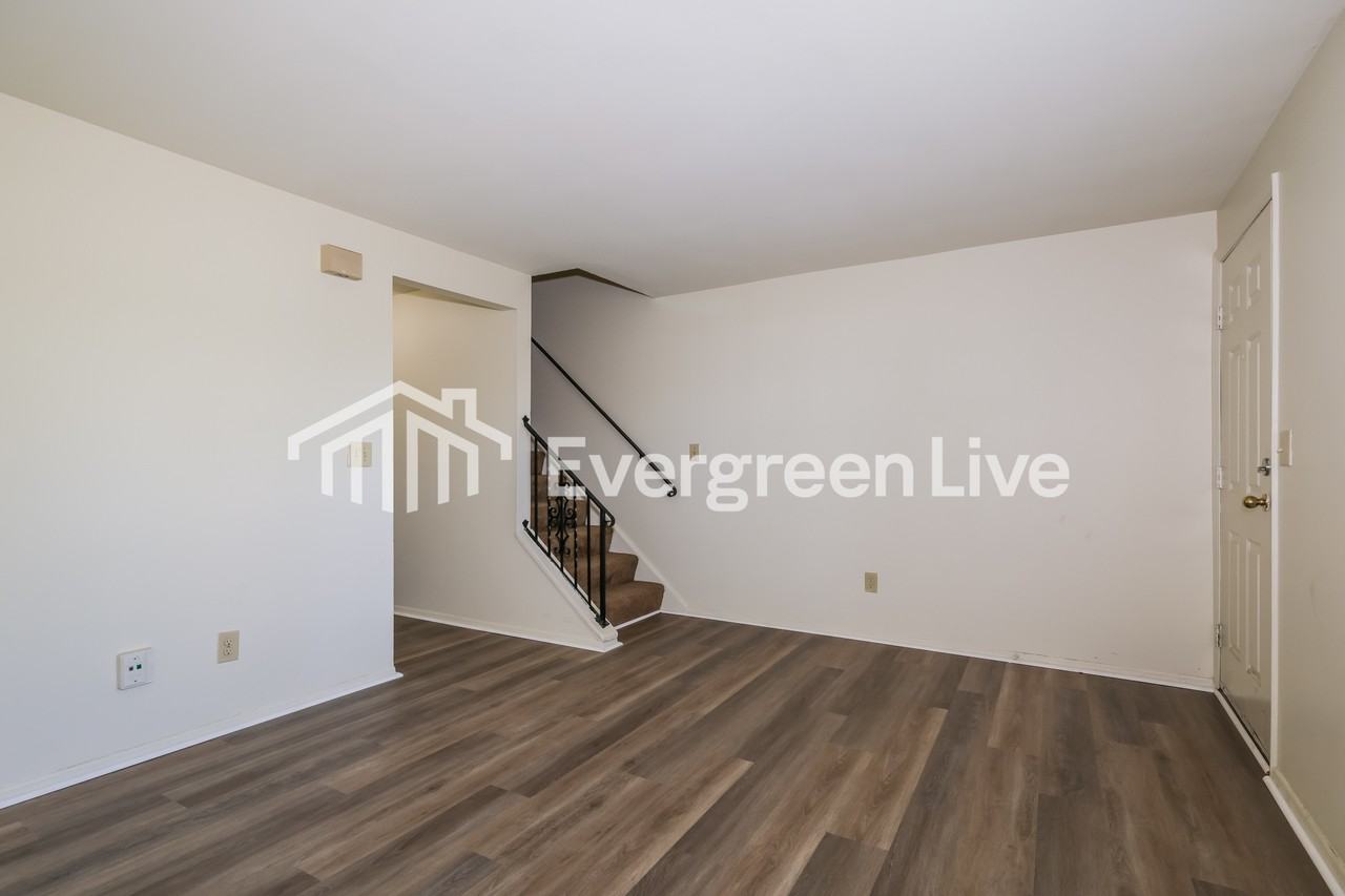 8072 Mount Everest St - Photo 4 of 15