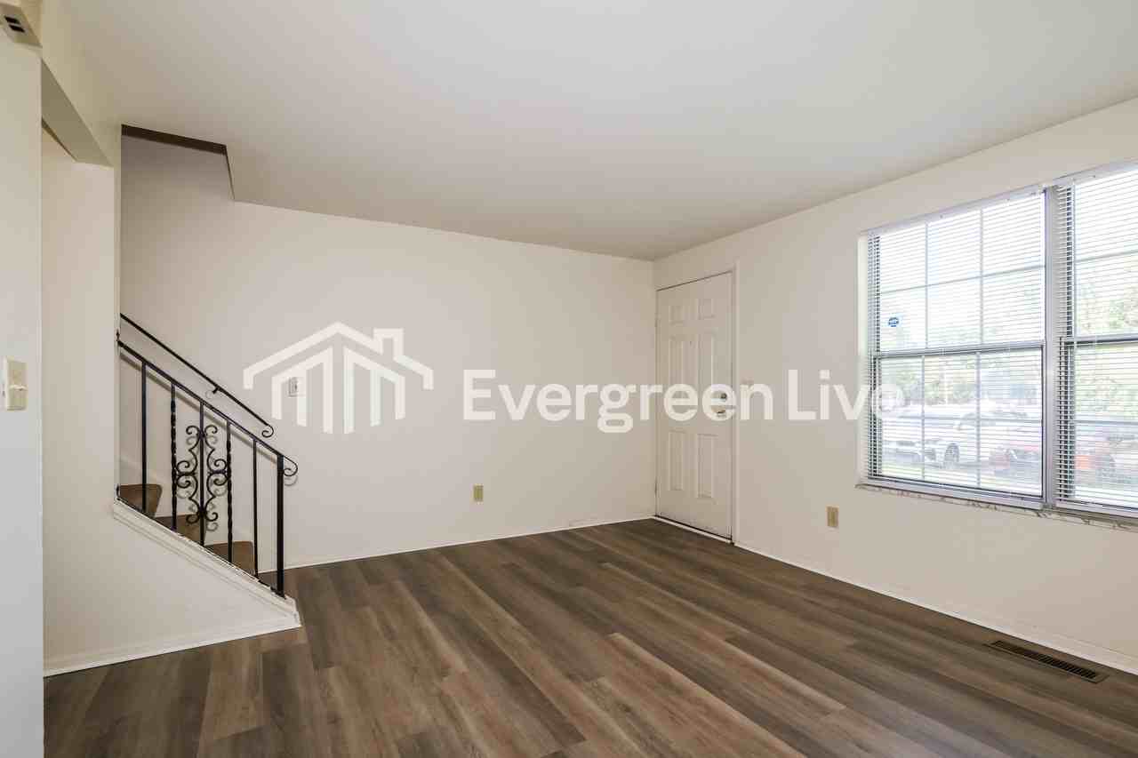 8072 Mount Everest St - Photo 5 of 15
