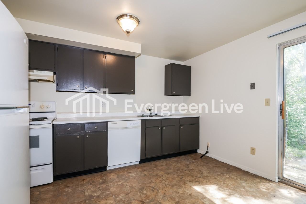 8072 Mount Everest St - Photo 7 of 15