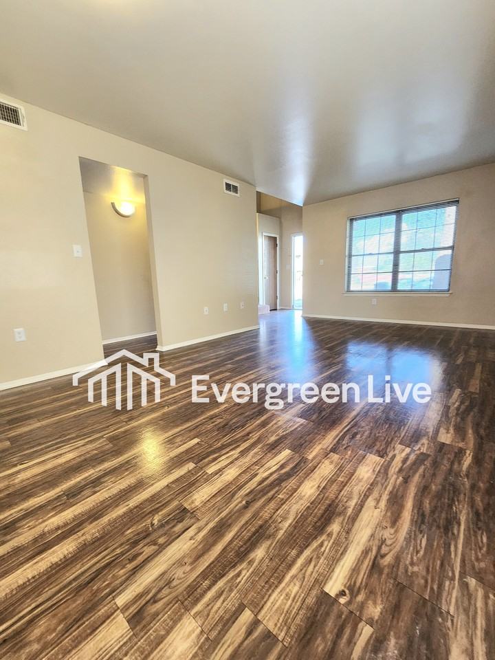 4200 Lew Wallace Dr - Photo 4 of 26