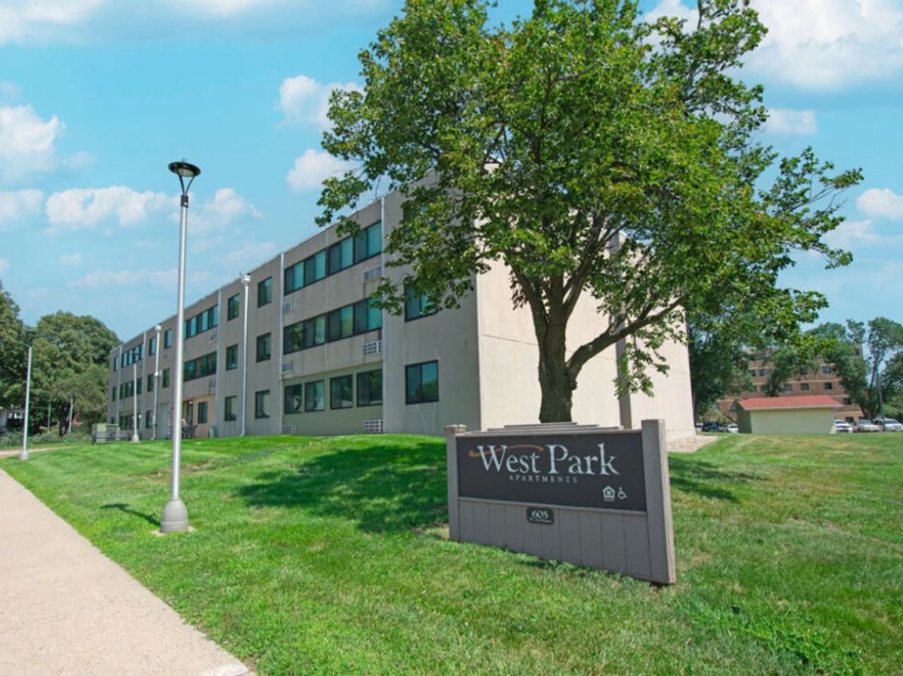 West Park Apartments - Photo 4 of 10