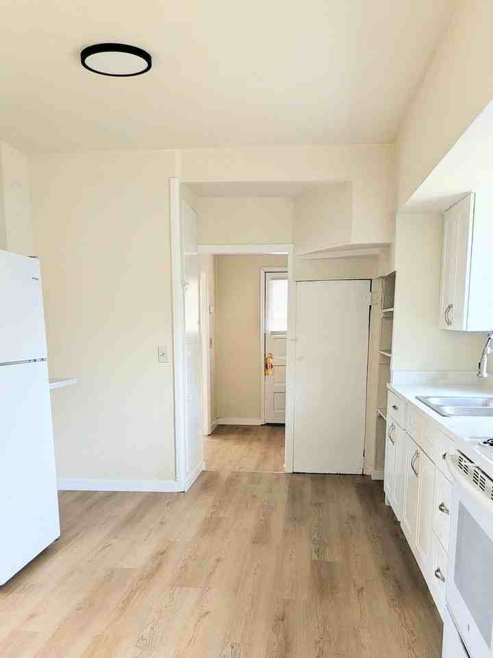 2204 B St - Photo 3 of 13