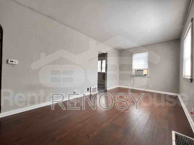 2717 College Ave - Photo 2 of 16
