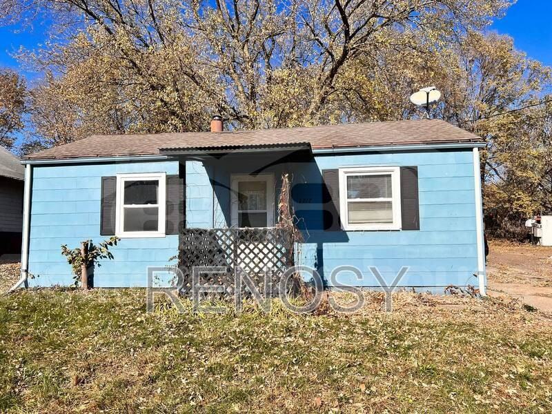 2717 College Ave - Photo 3 of 16