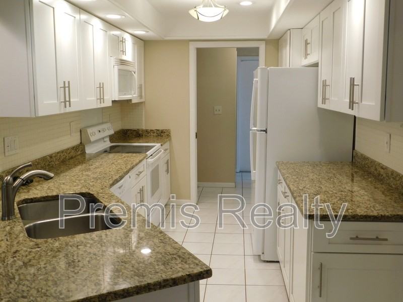 1840 Oak Forest Dr W - Photo 3 of 10