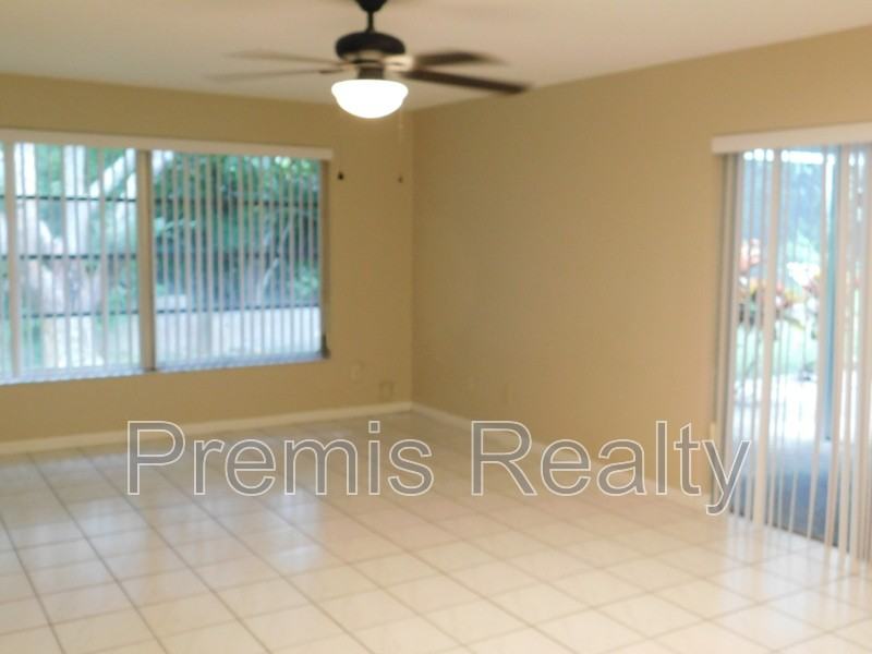 1840 Oak Forest Dr W - Photo 4 of 10