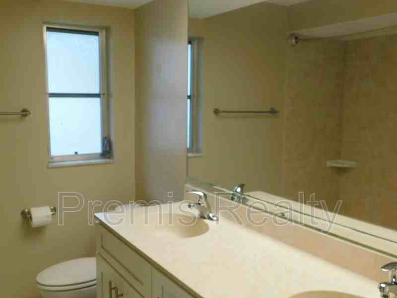 1840 Oak Forest Dr W - Photo 5 of 10